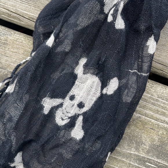 Black Scarf with White Skull Pattern - Picture 2 of 3